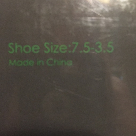 Hobby lobby 12 days of socks NWT Womens shoe size 7.5 -3.5 - Picture 5 of 5